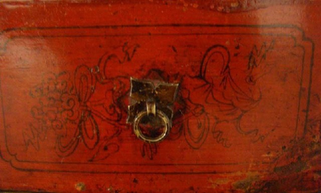 紅描彩三抽桌|red depicting a color table with three drawers