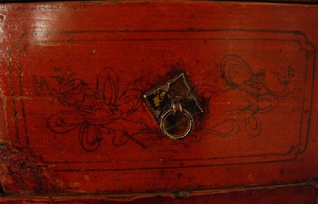 紅描彩三抽桌|red depicting a color table with three drawers