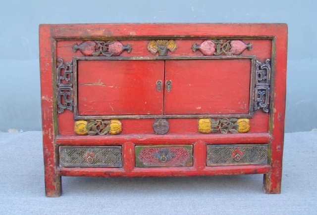 紅描彩三抽二門柜|red depicting a color chest with two gates and three drawers