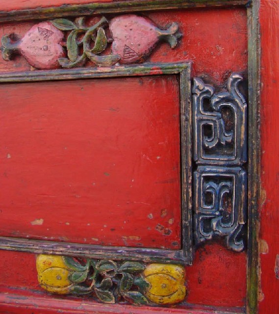 紅描彩三抽二門柜|red depicting a color chest with two gates and three drawers