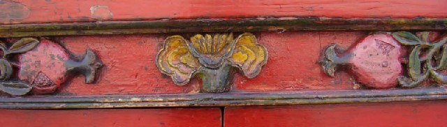紅描彩三抽二門柜|red depicting a color chest with two gates and three drawers