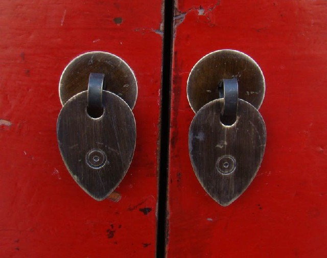紅描彩三抽二門柜|red depicting a color chest with two gates and three drawers