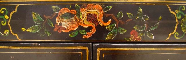黑描彩小柜|Black color depiction of the small chest