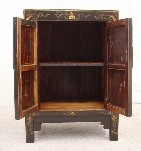 黑描彩小柜|Black color depiction of the small chest