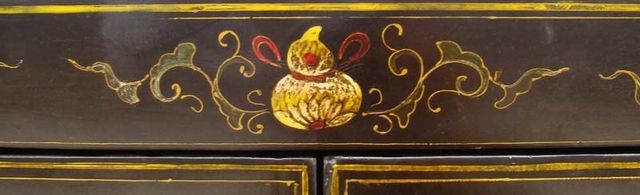 黑描彩小柜|Black color depiction of the small chest