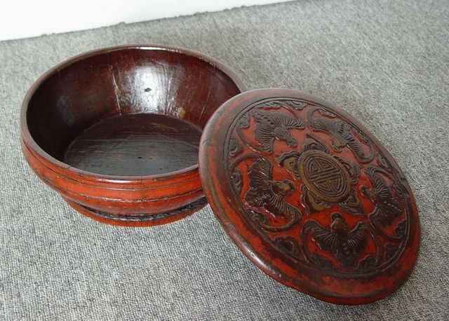 紅雕花圓盒|round box