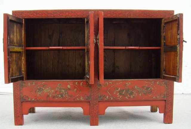 紅描金四門柜|red depicting a color small siamese chest