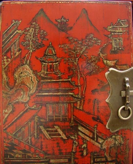 紅描金四門柜|red depicting a color small siamese chest