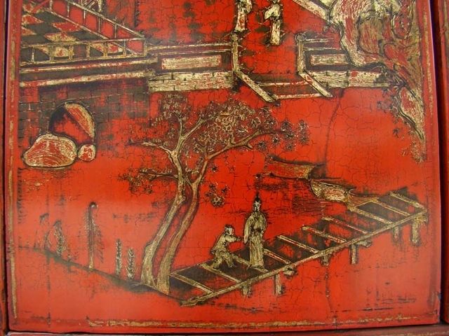 紅描金四門柜|red depicting a color small siamese chest