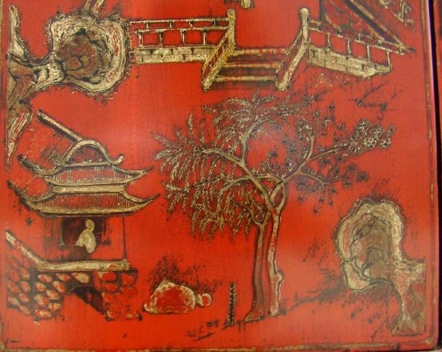 紅描金四門柜|red depicting a color small siamese chest