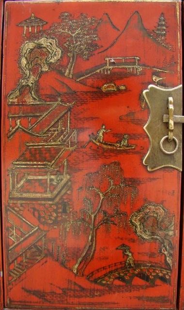 紅描金四門柜|red depicting a color small siamese chest
