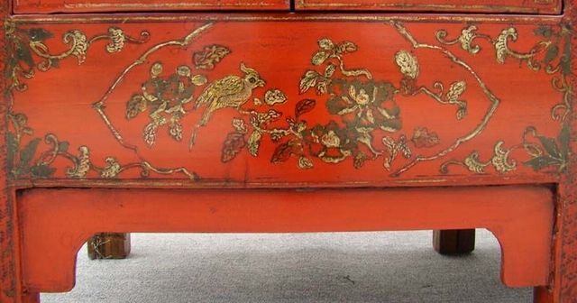 紅描金四門柜|red depicting a color small siamese chest