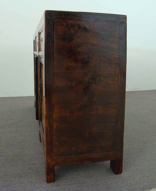 描彩三抽三門柜|Color-painted low cabinet