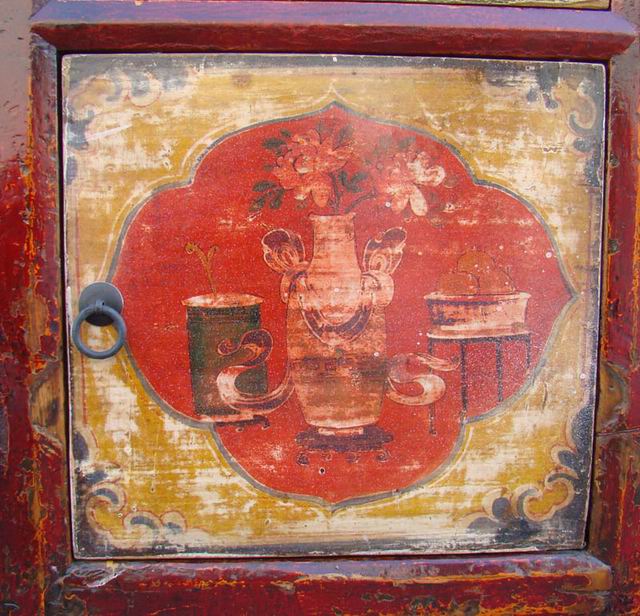 描彩三抽三門柜|Color-painted low cabinet