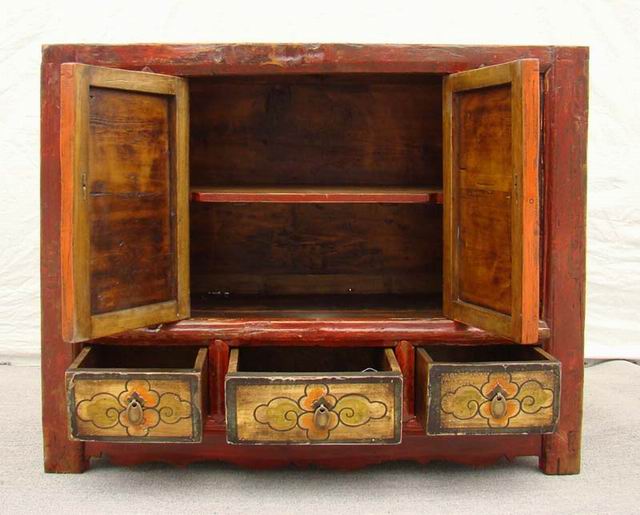 描彩三抽二門柜|painted cabinet