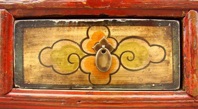 描彩三抽二門柜|painted cabinet