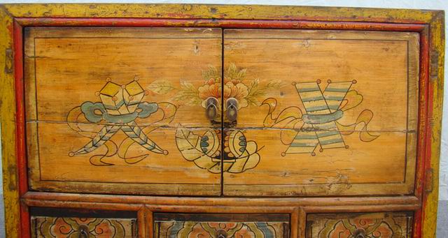 描彩三抽二門柜|painted cabinet