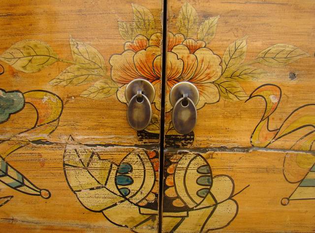 描彩三抽二門柜|painted cabinet