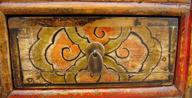 描彩三抽二門柜|painted cabinet