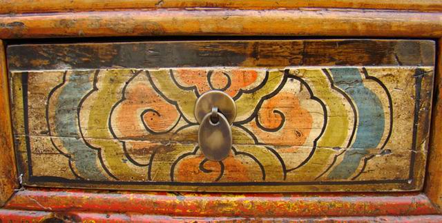 描彩三抽二門柜|painted cabinet