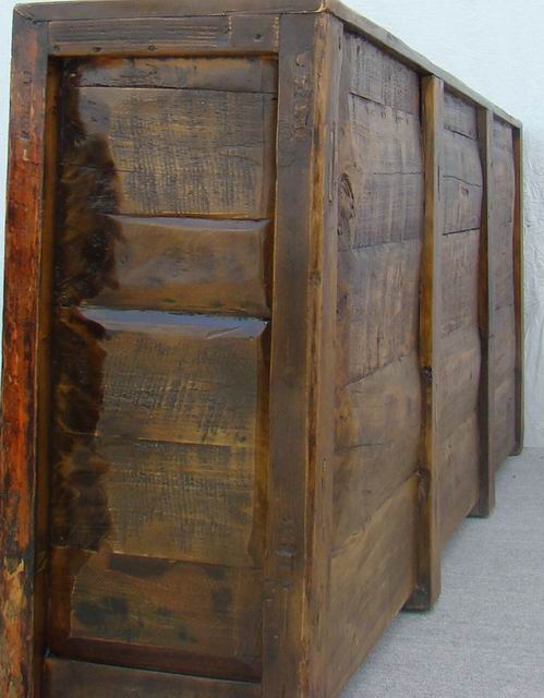 描彩三抽三門柜|Color-painted low cabinet