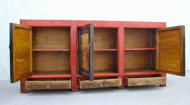 描彩三抽三門柜|Color-painted low cabinet