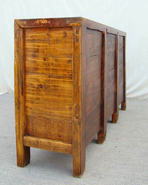 描彩三抽三門柜|Color-painted low cabinet