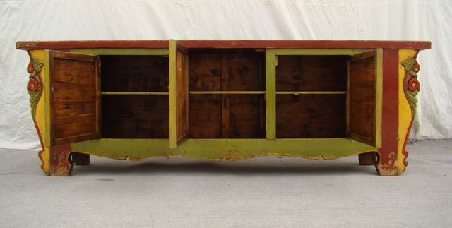 高碑店三門描彩柜|Color-painted low cabinet