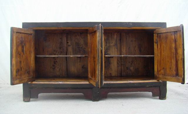 描彩四門連柜|Color-painted low cabinet