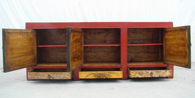 描彩三抽三門柜|Color-painted low cabinet
